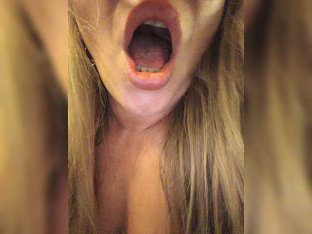 Sexynomad01, live now on BongaCams