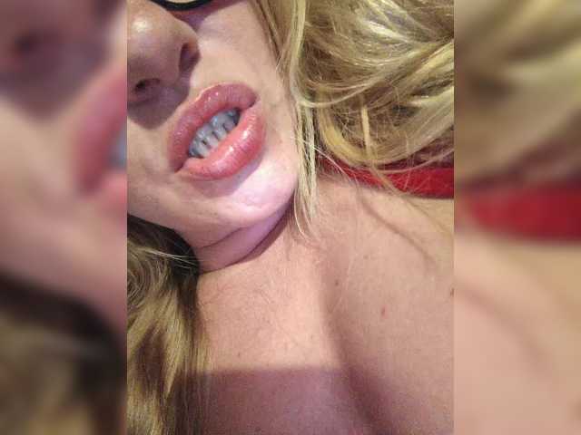 Sexynomad01 live cam on BongaCams