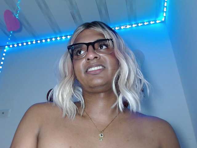 Emilyadamss live webcam show