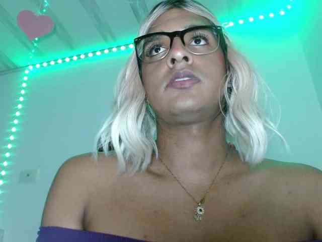 Emilyadamss Live Webcam on BongaCams