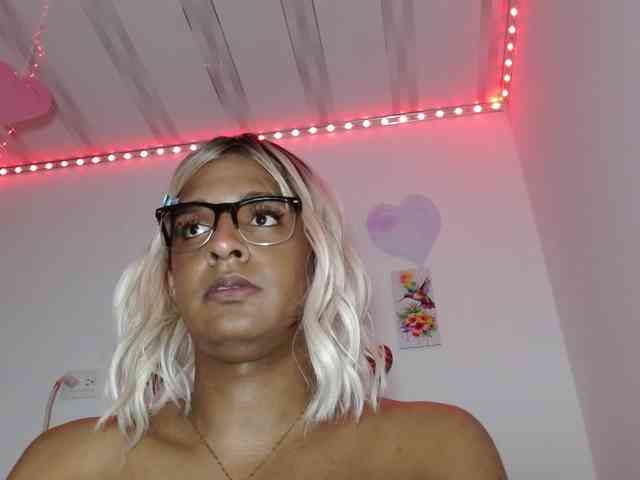 Emilyadamss Live Webcam on BongaCams