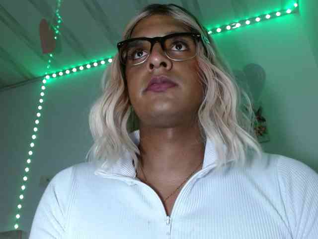 Emilyadamss Live Webcam on BongaCams