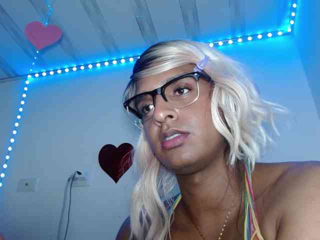 Emilyadamss Live Webcam on BongaCams