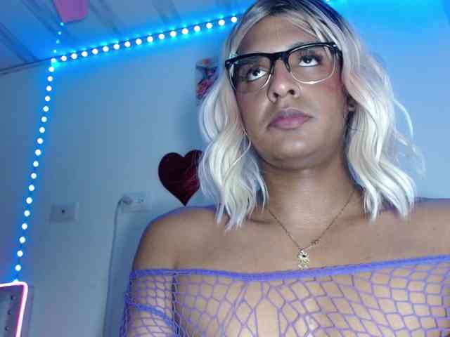 Emilyadamss Live Webcam on BongaCams