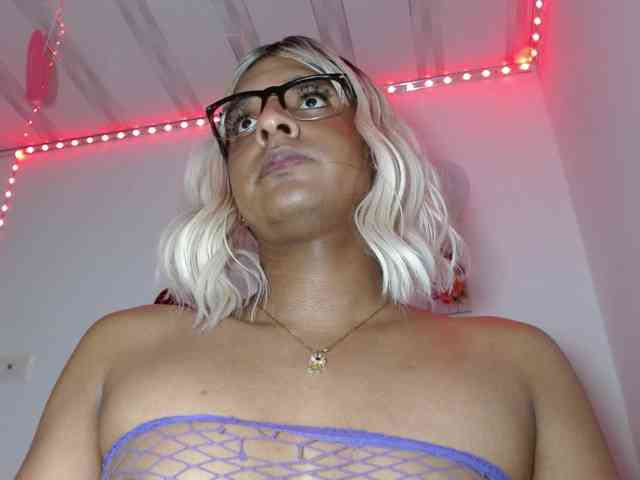 Emilyadamss Live Webcam on BongaCams