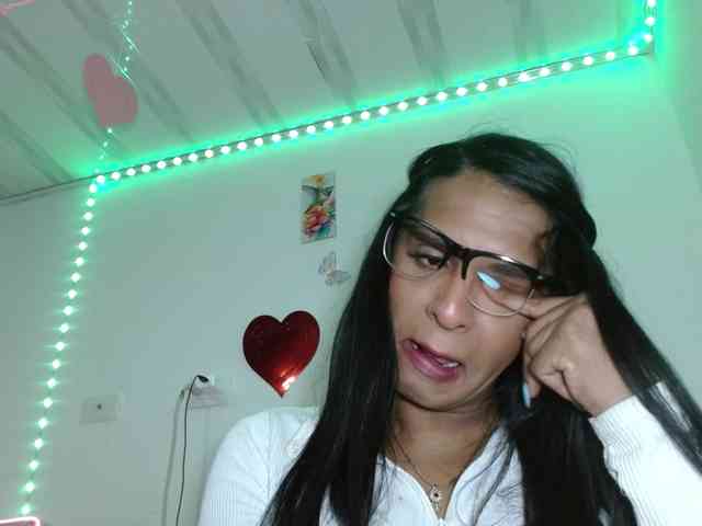 Emilyadamss Live Webcam on BongaCams