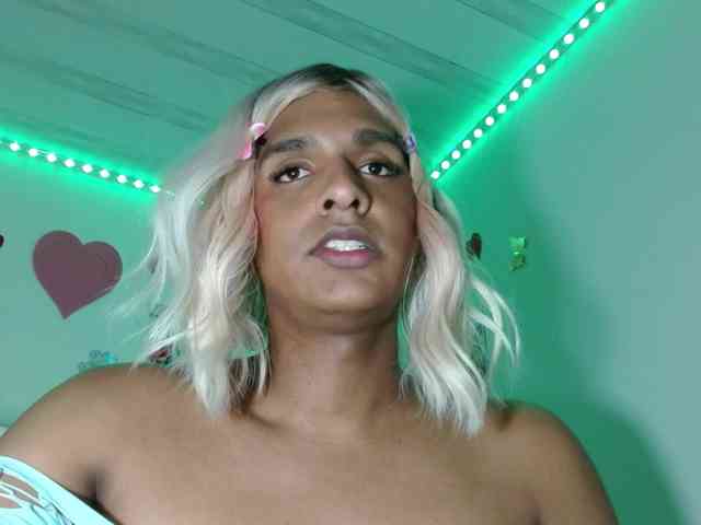 Emilyadamss Live Webcam on BongaCams