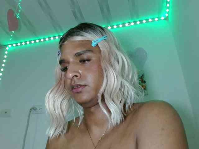 Emilyadamss Live Webcam on BongaCams