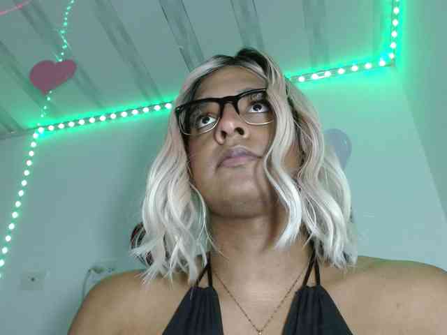 Emilyadamss Live Webcam on BongaCams