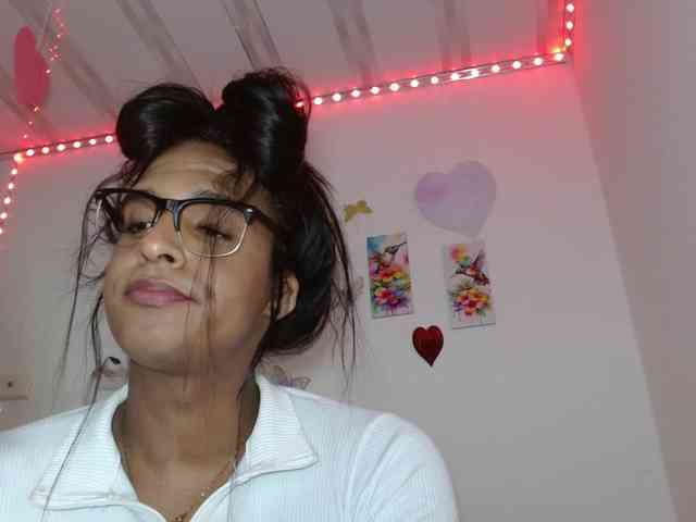 Emilyadamss Live Webcam on BongaCams
