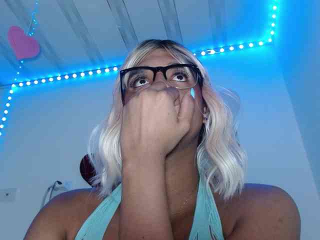 Emilyadamss Live Webcam on BongaCams