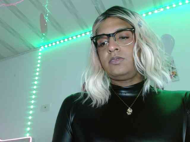 Emilyadamss Live Webcam on BongaCams
