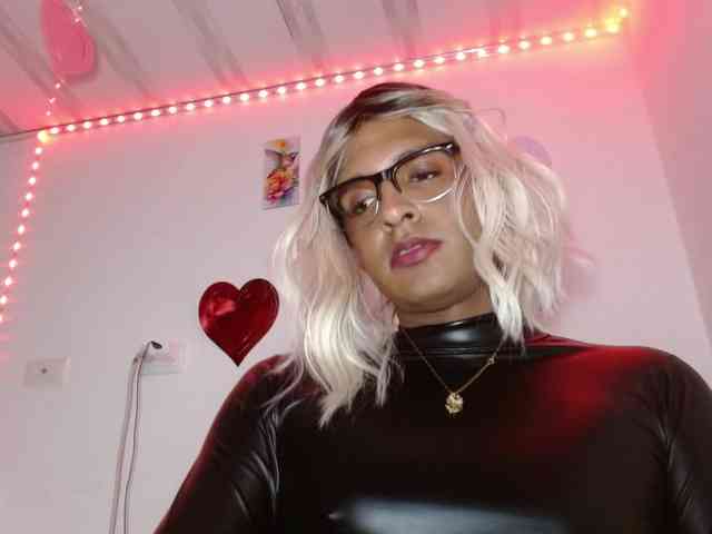 Emilyadamss Live Webcam on BongaCams