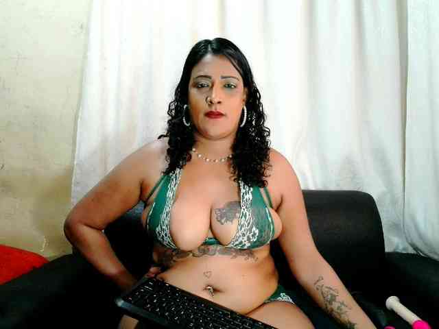 IndianFireBallXXx webcam