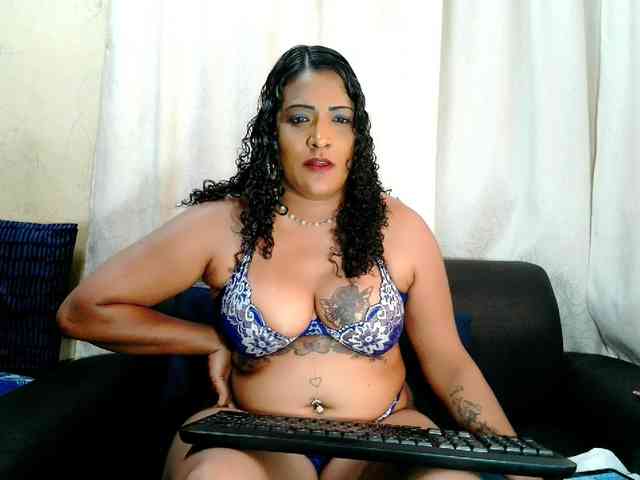 IndianFireBallXXx webcam