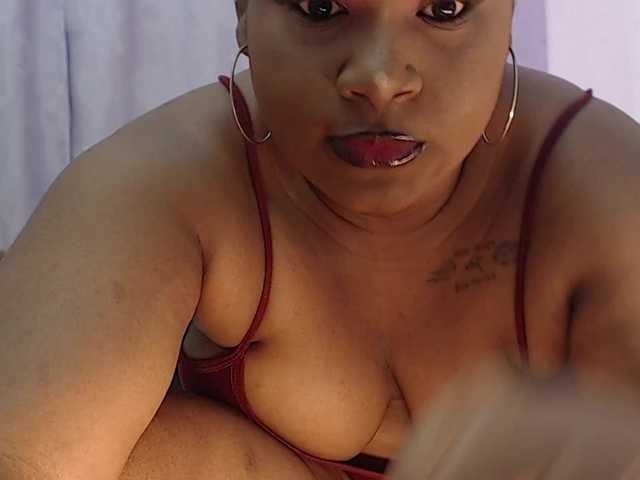 rouxe-lee live cam on BongaCams