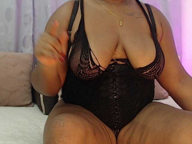 rouxe-lee live cam on BongaCams