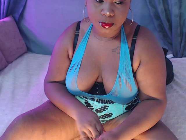 rouxe-lee live cam on BongaCams