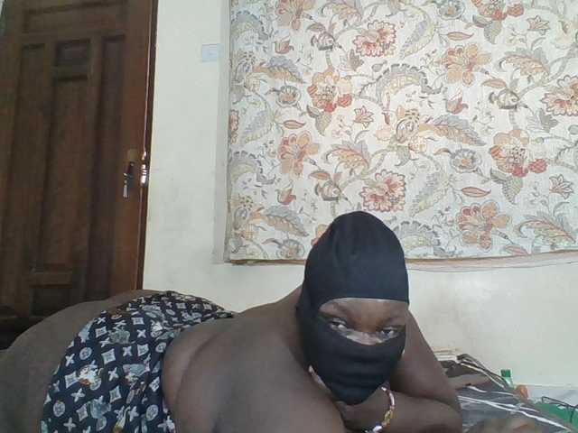 Bigdarkass — live female cam