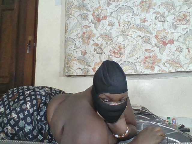 Bigdarkass — live female cam