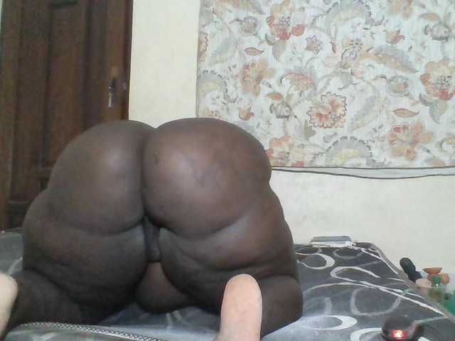 Bigdarkass live cam preview