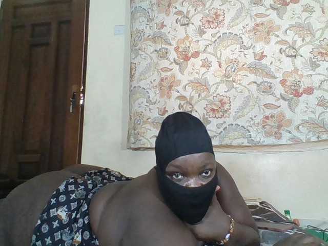 Bigdarkass — live female cam