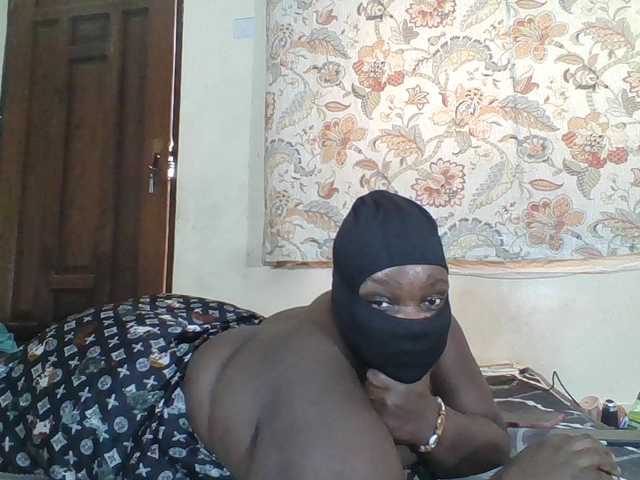 Bigdarkass — live female cam