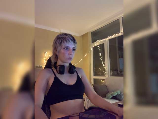 MilaMcGarden live cam preview