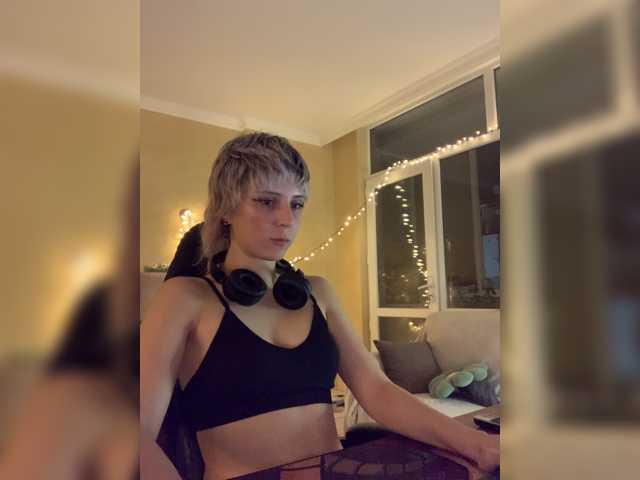 MilaMcGarden live cam preview