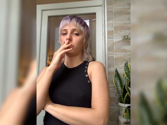 MilaMcGarden live cam preview