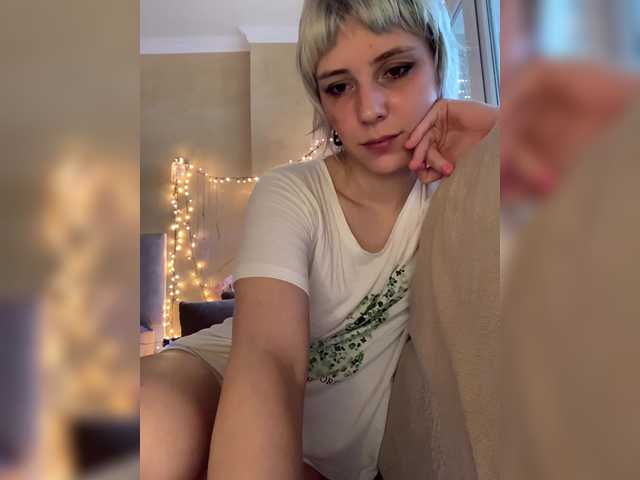 MilaMcGarden live webcam show