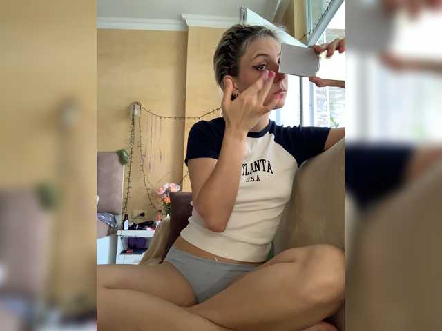 MilaMcGarden live webcam show