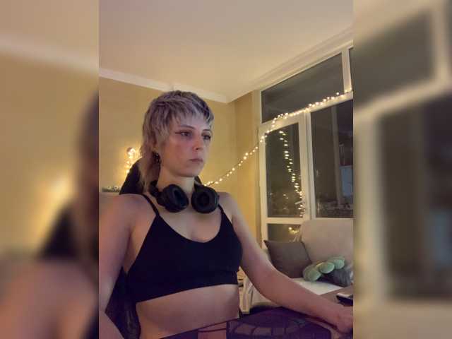 MilaMcGarden live cam preview