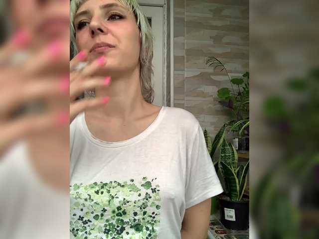MilaMcGarden live webcam show