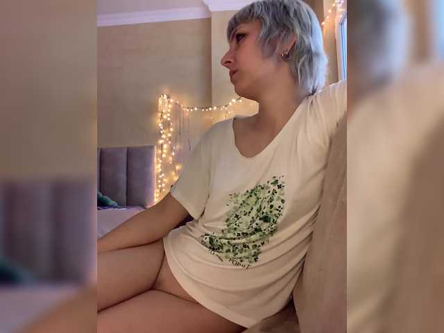 MilaMcGarden live webcam show