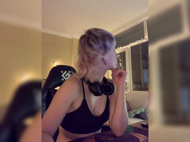 MilaMcGarden live cam preview
