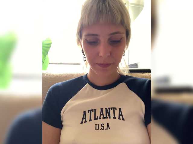 MilaMcGarden live webcam show