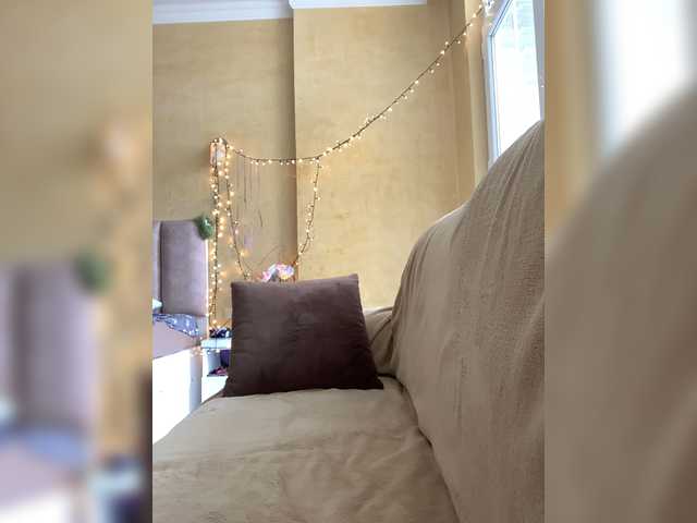 MilaMcGarden live webcam show