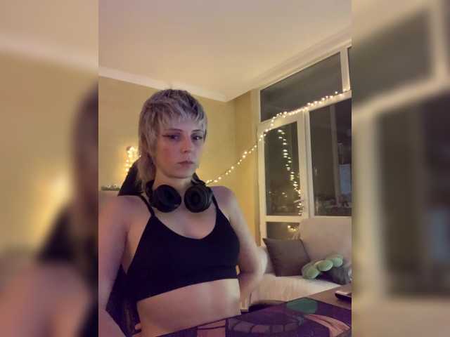 MilaMcGarden live cam preview