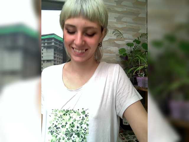 MilaMcGarden live webcam show