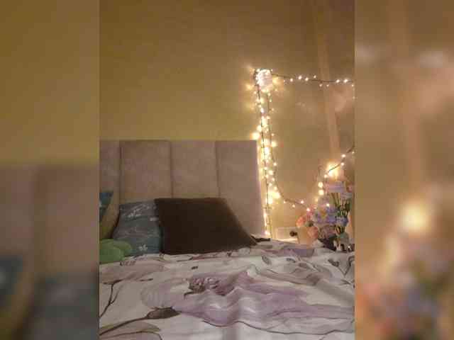 MilaMcGarden webcam