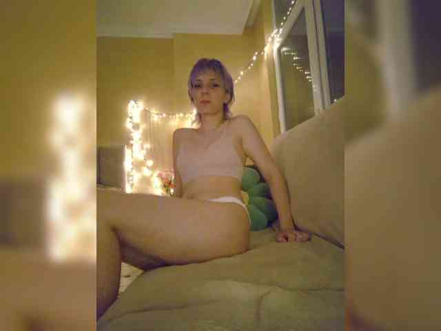 MilaMcGarden webcam