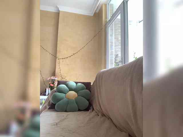 MilaMcGarden webcam