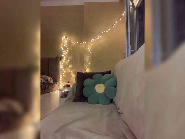 MilaMcGarden webcam