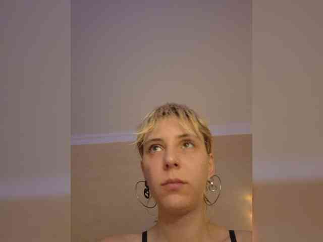 MilaMcGarden webcam