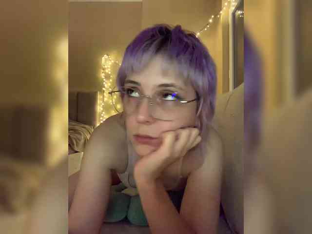MilaMcGarden webcam