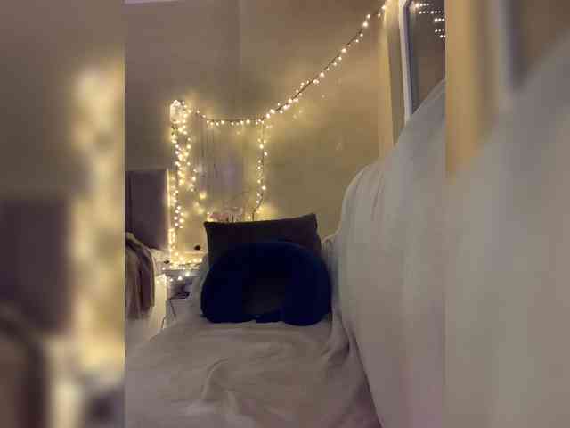 MilaMcGarden webcam