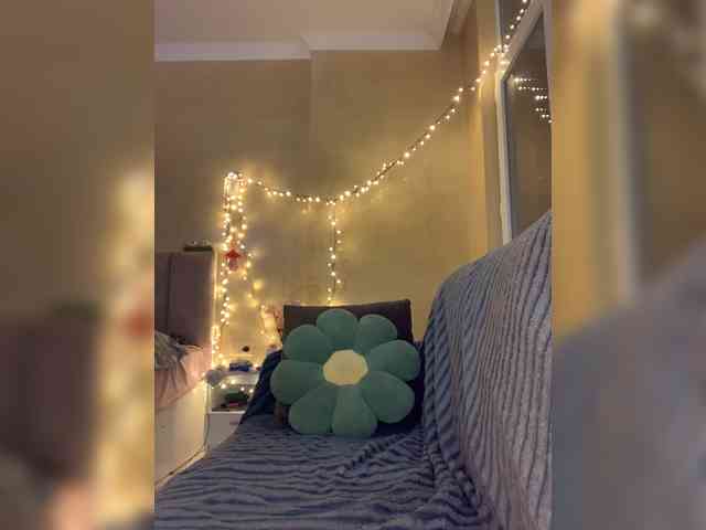 MilaMcGarden webcam