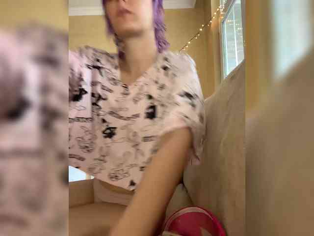 MilaMcGarden webcam