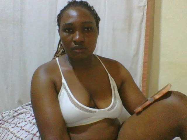 le modèle hot-masha est en webcam porno dans un show sur le site bongacams, il possède les tags suivants: Ebony,Redhead,Trimmed